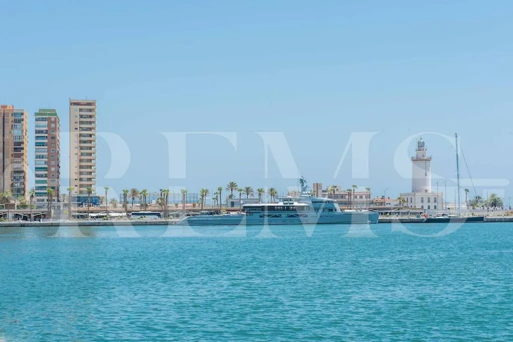 Spacious 3 Bedroom Apartment By Rems Málaga