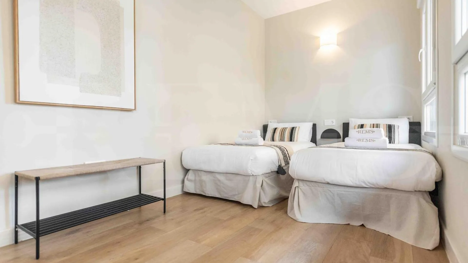 מאלגה Spacious 3 Bedroom Apartment By Rems