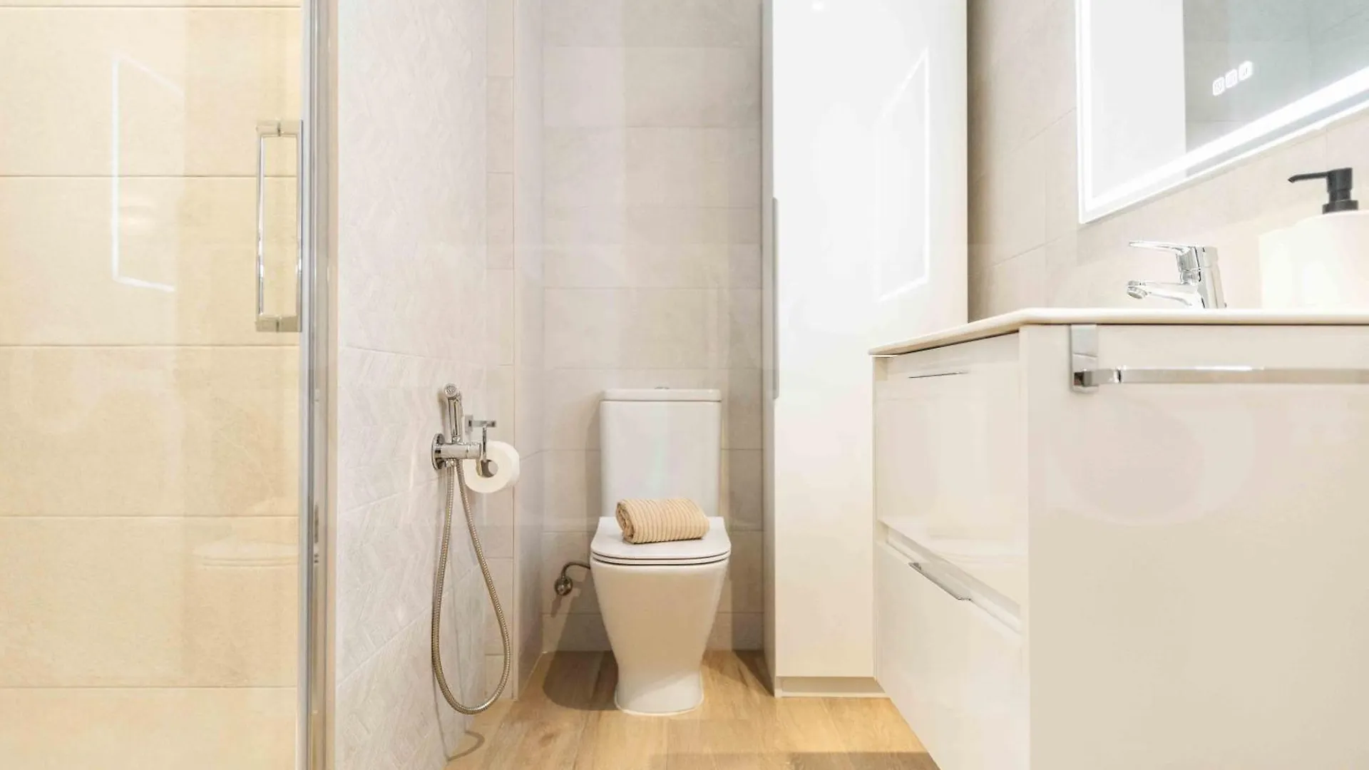 Spacious 3 Bedroom Apartment By Rems Málaga