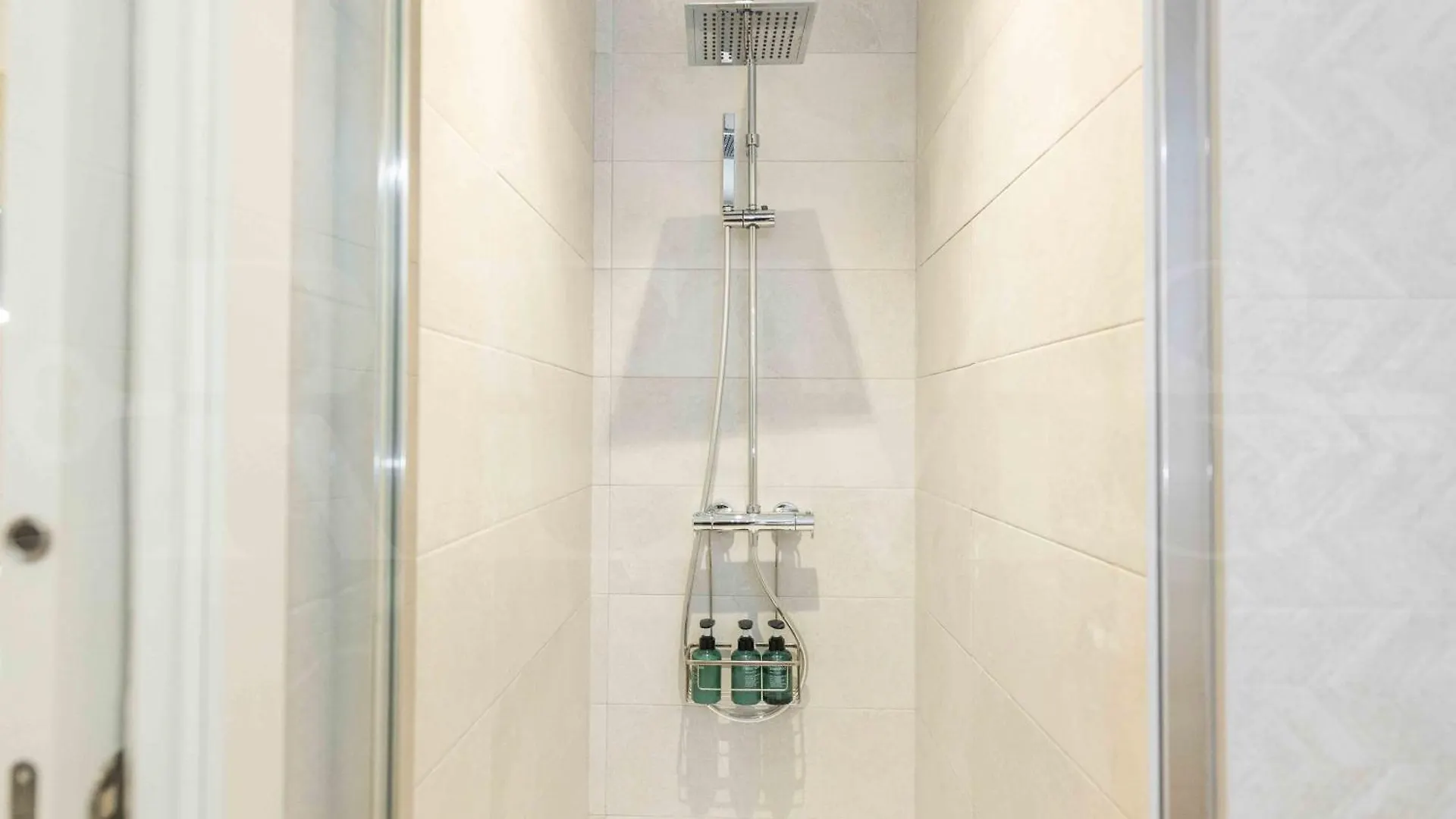 מאלגה Spacious 3 Bedroom Apartment By Rems