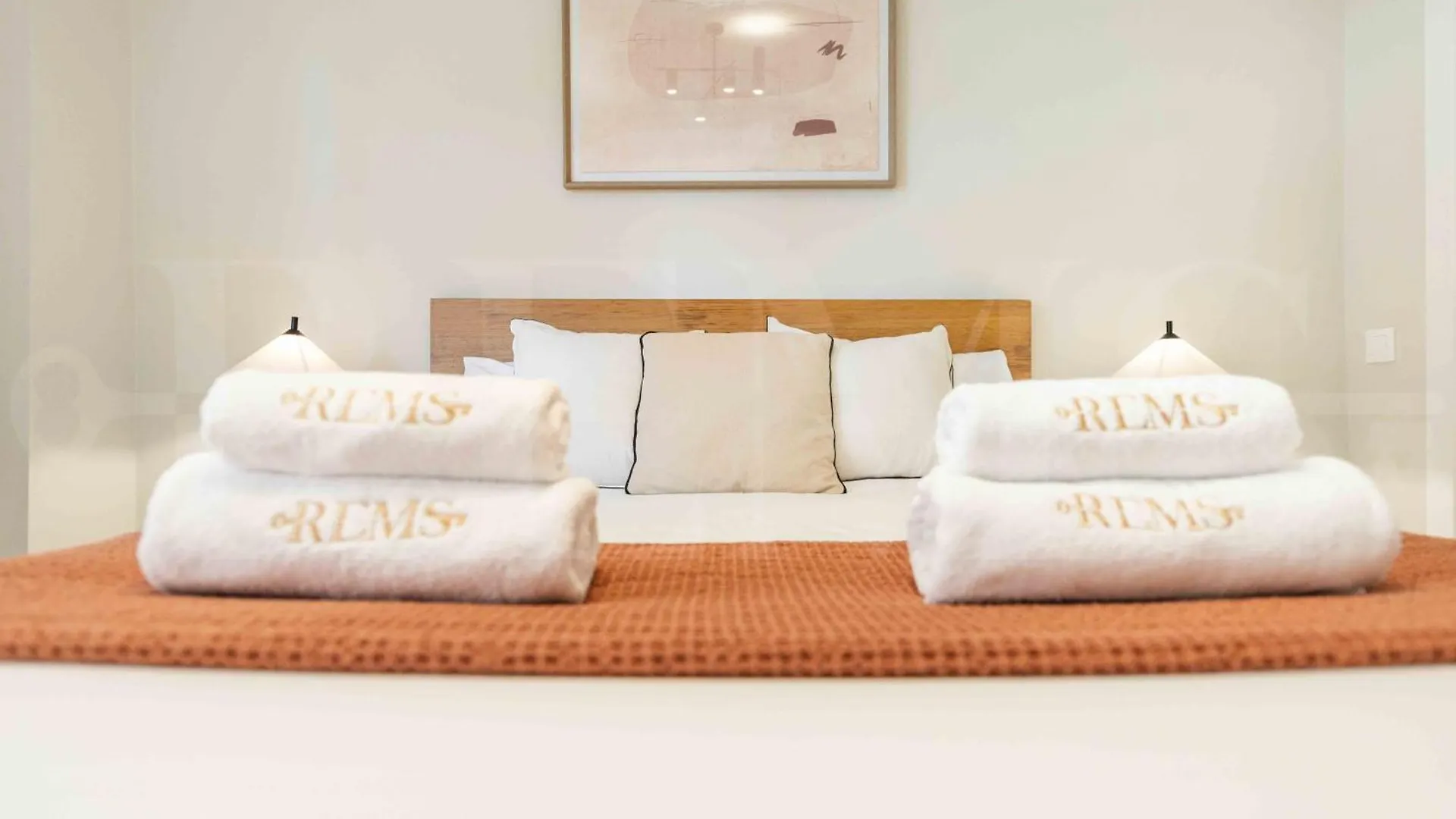 Spacious 3 Bedroom Apartment By Rems Malaga