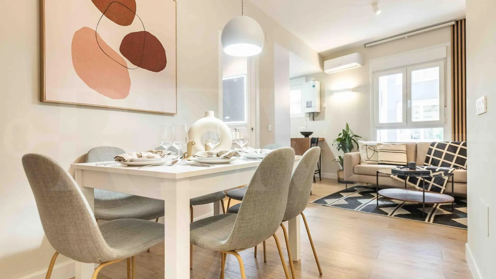 Spacious 3 Bedroom Apartment By Rems Malaga 0*,  Spain
