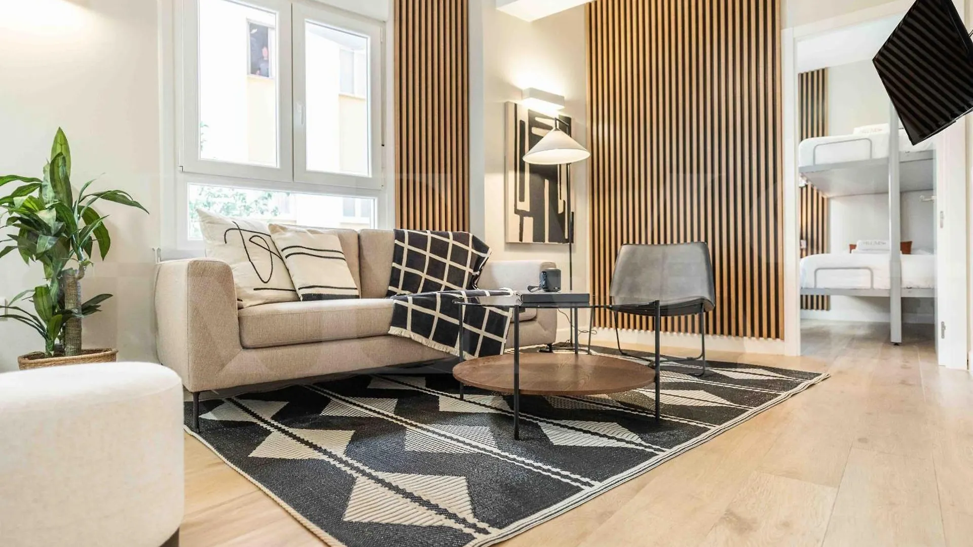 Spacious 3 Bedroom Apartment By Rems Малага