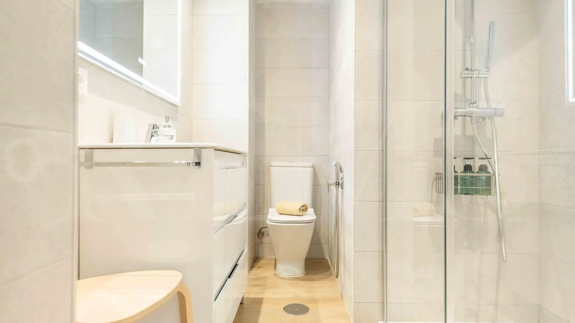 Spacious 3 Bedroom Apartment By Rems Malaga