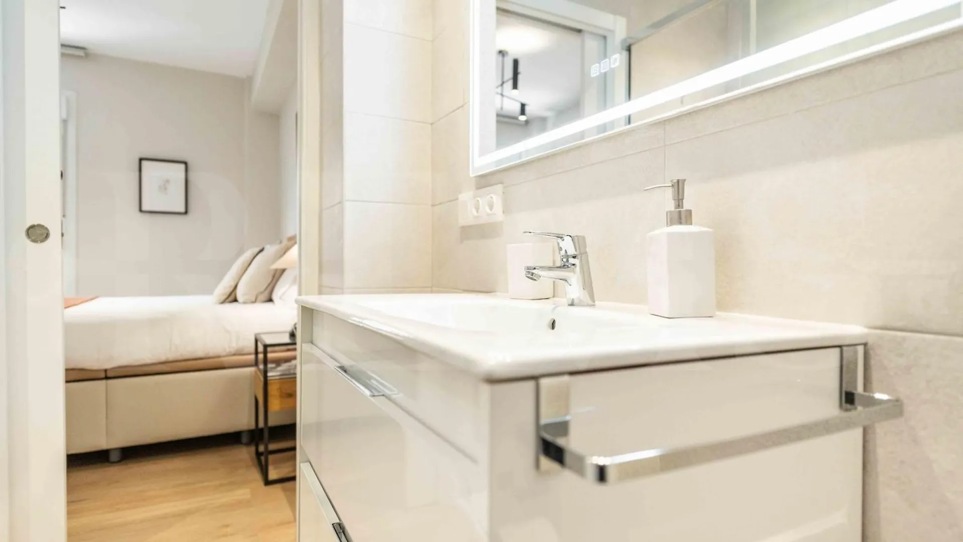 Spacious 3 Bedroom Apartment By Rems Malaga Spain