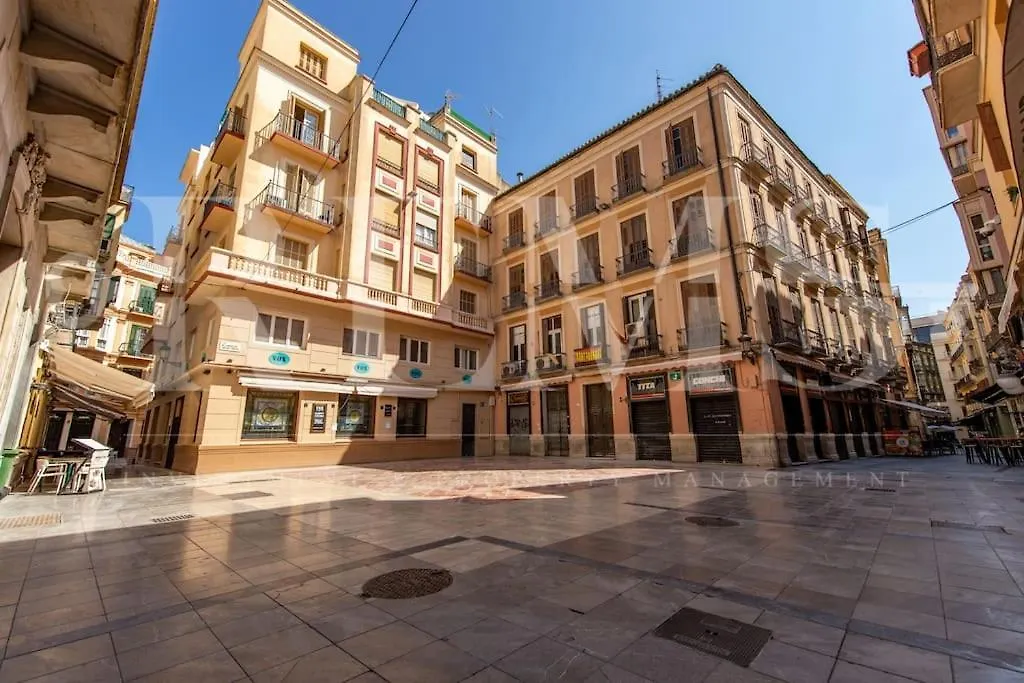 Spacious 3 Bedroom Apartment By Rems Malaga